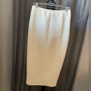 61. Good American Elegant White Textured Skirt, Size L, NWT, small stain